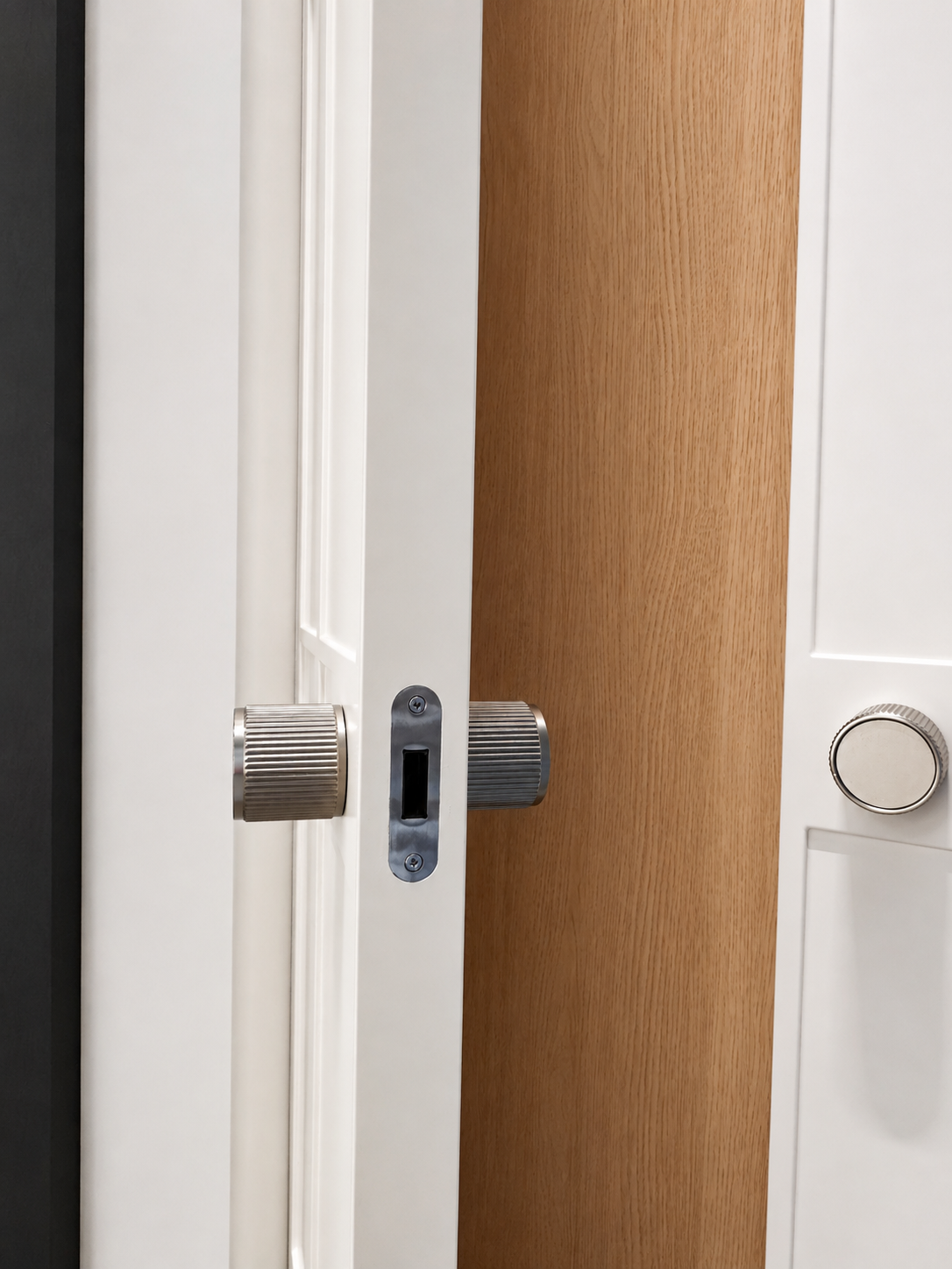 White Lacquered Skeleton-Line Solid Wood Double Door