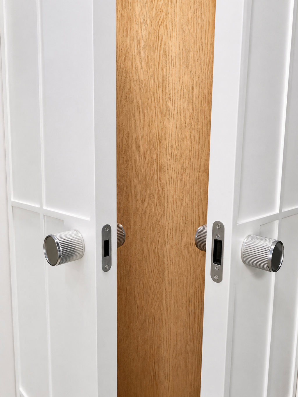 White Lacquered Skeleton-Line Solid Wood Double Door
