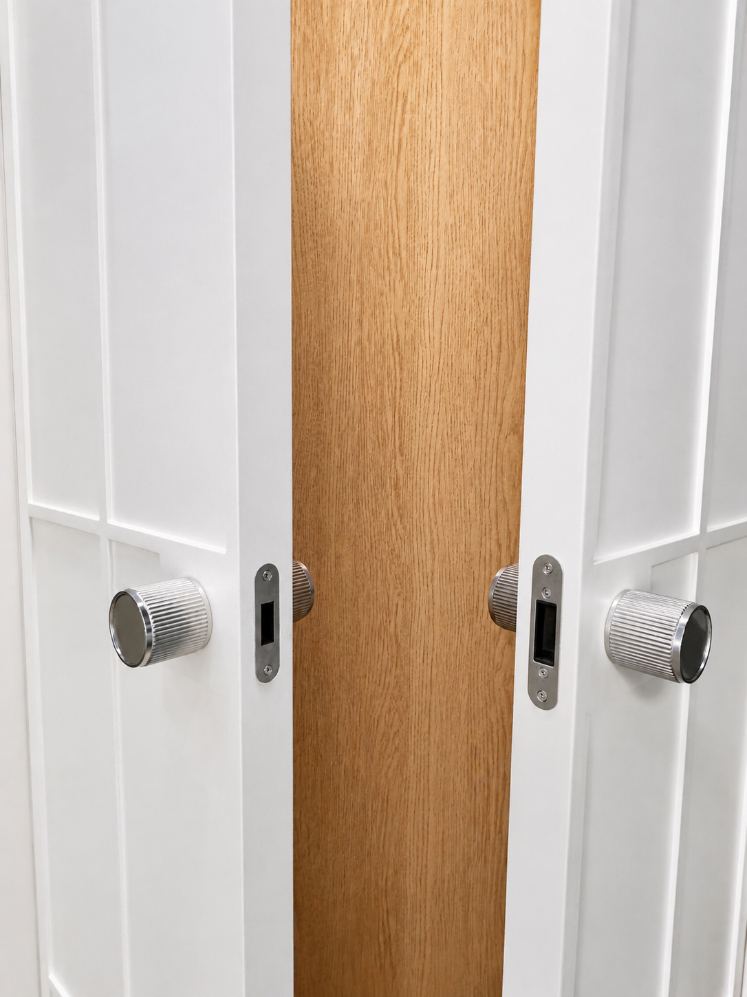 White Lacquered Skeleton-Line Solid Wood Double Door